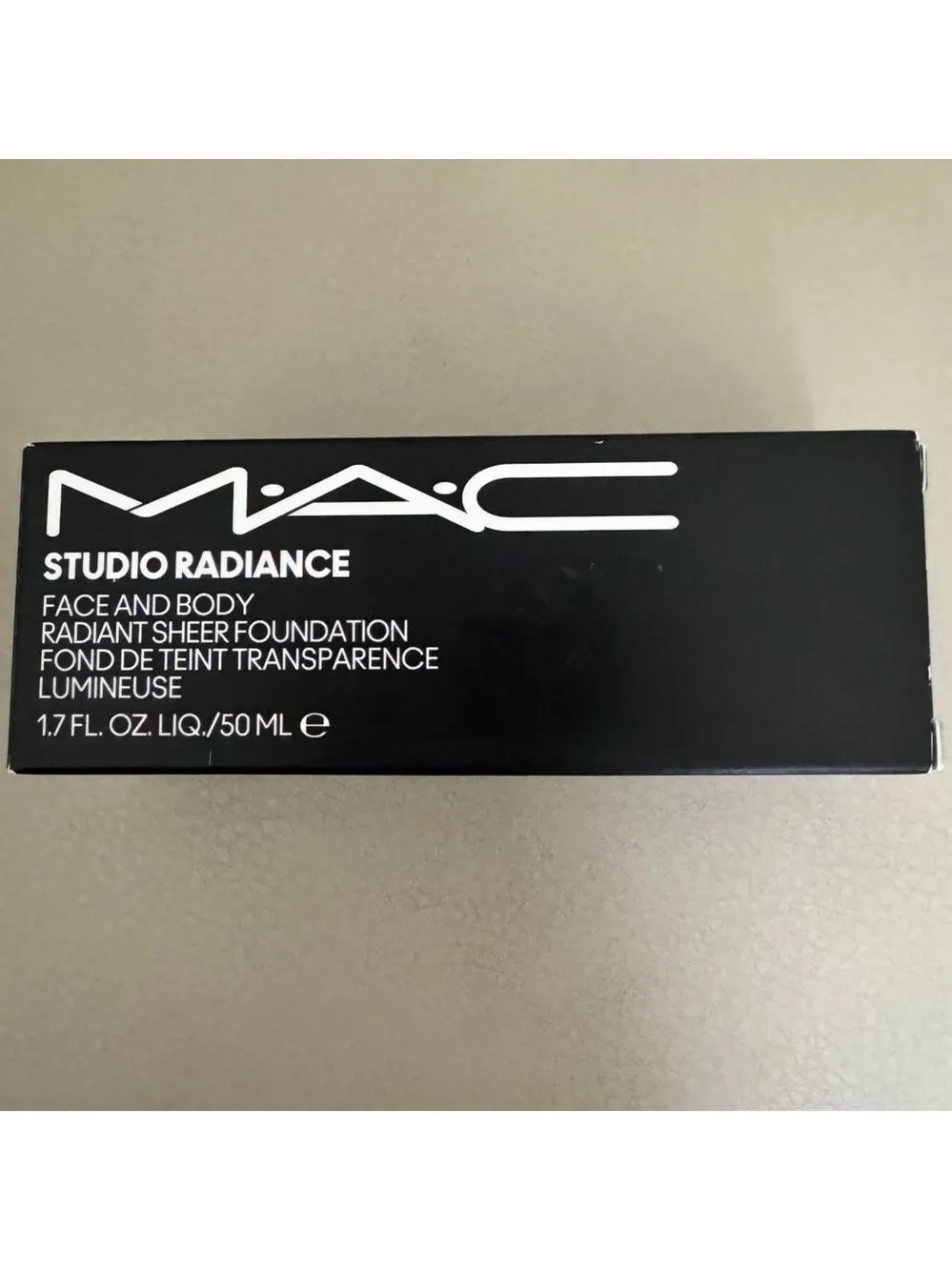 MAC STUDIO RADIANCE FACE AND BODY RADIANT SHEER
FOUNDATION W8 - Picture 1 of 6